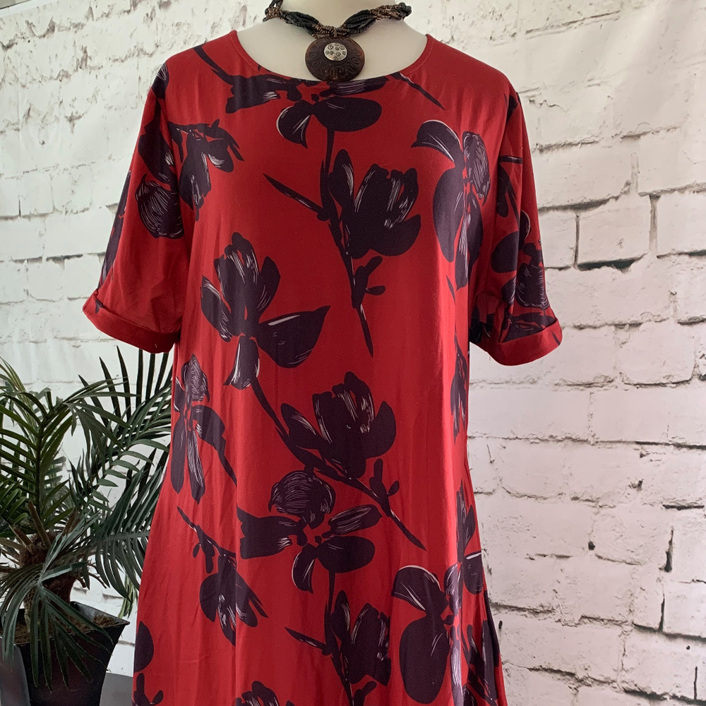 R & B Collection Red Floral Tunic W/ Pockets
